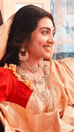 Indrani Dutta on Instagram: "Feeling immensely proud as Rajnandini brings home the Telly Academy Award for Best Debut Female for her powerful portrayal of Rani Bhabani. What a moment! . . . #awards #tvawards #rajnandini #rajnandinipaul #kolkatabuzz #bengaliactress #tollywoodactress #tellyacademyaward #bengaliserialactress #bengaliserial #kolkatavibes #moodbooster #sareesofinstagram #maalaxmi #pujo #ranibhabani #bengali #bengalivibes #kolkatastyle #cityoflights #cityofjoy #indranipaul #indranidut