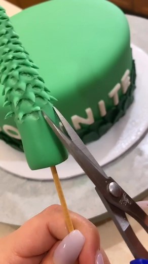Creative Fortnite Cake Creations for Gaming Fans