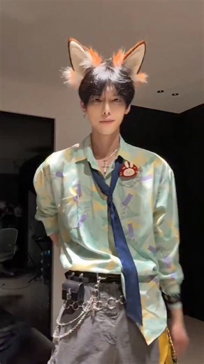 Xu Sheng(徐生)🍁 | 你们要的返场...🦊 #狐兔名场面复刻挑战 #美少女摇2 #followformore | Instagram