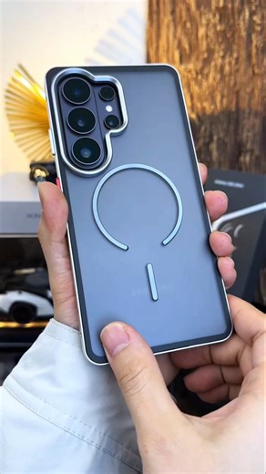 Samsung S26 Ultra features a breathable aluminum alloy frame with an automatic snap-on design