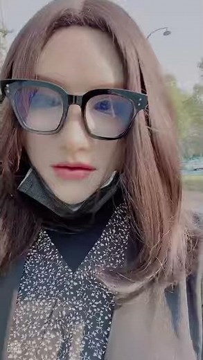 Very very stunning girl with glasses