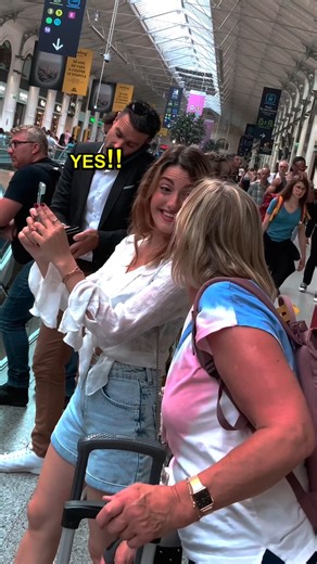 I met the BEST trumpet player in the world.. but the POLICE came to surprise us👮‍♂️😅 . thanks Ibrahim Maalouf for joining me 🙏🎺 . This lebanese song 🇱🇧 called « Habbaytak Bessayf » by the great Fairuz brings me tears everytime. #fairuz #habbaytak #habbaytakbessayf #piano #trumpet #ibrahimmaalouf #lebanon | Aurelien Froissart