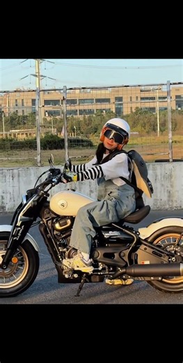 Short legs or not, it's enough for me. #Secolo RA600 #Cyril Seco Helmet #Retro Cruiser #Motorcycle