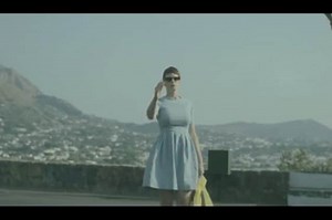Gli Hooverphonic cantano “Amalfi” ma girano il video ad Ischia: è polemica