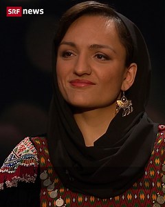 Seit über einem Jahr regieren in Afghanistan wieder die Taliban. Ihre Versprechen haben sie gebrochen und gar die Anwendung der Scharia weiter verschärft – der Chef der Taliban ermutigt afghanische Gerichte, die Scharia-Strafen durchzusetzen. Zarifa Ghafari, Aktivistin und ehemalige Bürgermeisterin von Maidan Shahr, nennt die Taliban die «Grössten Feinde der Freiheit» – die Freiheit der Presse und vor allem Feind der Mädchen und Frauen im Land. | SRF News