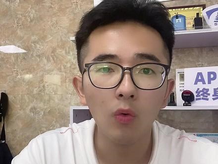 OBD接口是汽车上的一个标准化硬件通讯接口，最初设计用于车辆的自我诊断和报告功能。随着技术的进步，OBD的功能也逐渐扩展，现在它不仅仅是一个用于故障诊断的工具。以下是OBD接口的主要用途：故障诊断与代码读取：当车辆的计算机系统检测到问题时，它会在OBD系统中记录一个故障代码。通过OBD接口，这些代码可以被读取出来，帮助维修人员确定问题的所在。清除故障代码：除了读取故障代码，OBD工具也可以用来