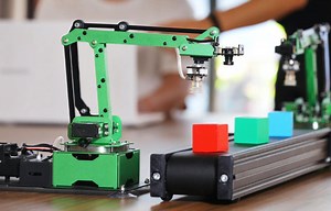 JetMax open source affordable AI vision, deep learning robot arm