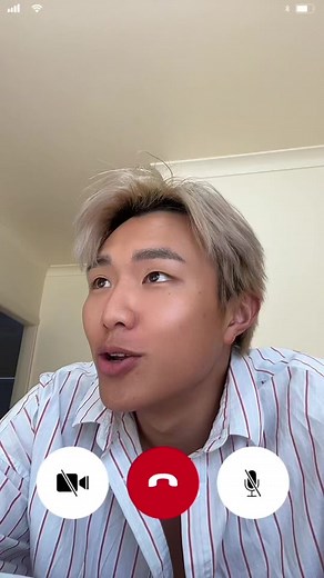 #fashflix : He’s really needs to go to the bathroom (?)