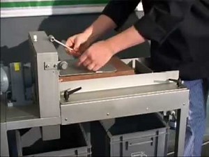 BASIC flaking machine