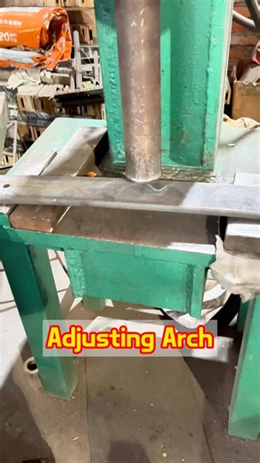 Leaf spring arch adjusting，make sure every single leaf has same arch.#leafspring