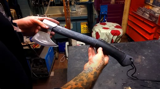 Crafting a tomahawk with surprising tools!✨