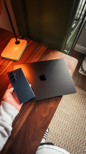 Andres Vidoza on Instagram: "MacBook & Android together? Absolutely easy. There are a few apps you can use to detach yourself from the apple ecosystem and they work incredibly well. Start using your MacBook Pro or your MacBook Air with any Android phone out there! #tech #techtok #apple #macbook #android #setup #macbookpro #macbookair #s25ultra #samsung #phone #gadget"