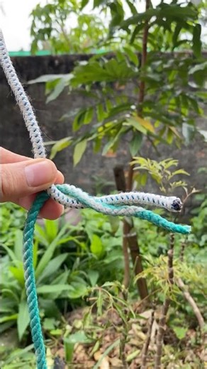 A simple knot-tying technique to connect two strings, and the result is #shorts