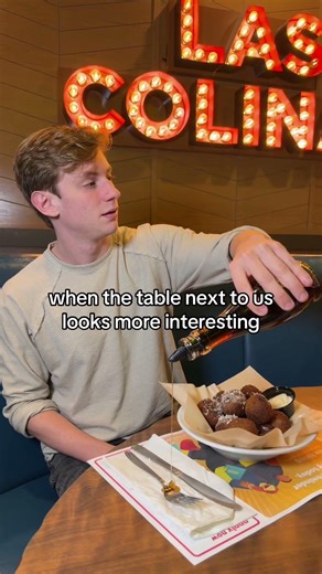 When your meal at Denny’s comes with free entertainment 🥳