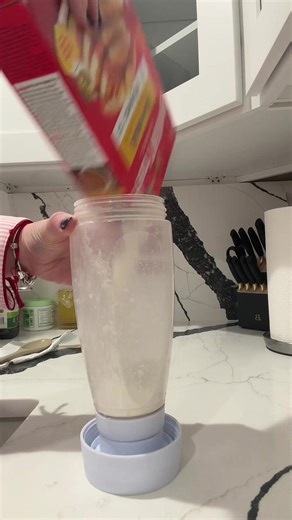 Making pancakes has NEVER been this easy 😍🥞 Just pour, shake, and flip! This pancake mixer bottle saves time, mess, and dishes. Perfect for busy mornings & mom life ✨ click the cart to buy now ✨ #pancakemixerbottle #breakfasthack #easybreakfast #momlifehacks
