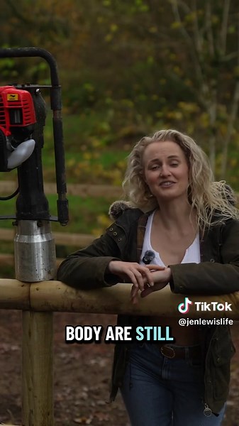 DIY - Farmer Edition! 👩‍🌾🐷 So fellow farmers 😂😁, how does my fence look? #fence #fencing #farmer #farming #pigs