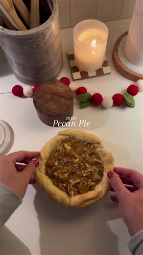 Delicious Mini Pecan Pie Recipe for Thanksgiving