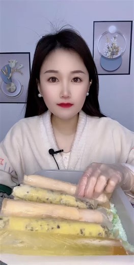 Satisfying Ice Eating ASMR Experience
