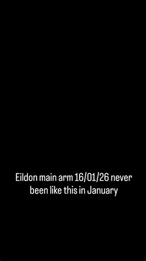 𝐇𝐚𝐯𝐞 𝐲𝐨𝐮 𝐞𝐯𝐞𝐫 𝐬𝐞𝐞𝐧 𝐋𝐚𝐤𝐞 𝐄𝐢𝐥𝐝𝐨𝐧 𝐥𝐢𝐤𝐞 𝐭𝐡𝐢𝐬 𝐢𝐧 𝐉𝐚𝐧𝐮𝐚𝐫𝐲? 𝐍𝐨 𝐜𝐫𝐨𝐰𝐝𝐬. 𝐍𝐨 𝐜𝐡𝐚𝐨𝐬. Just glassy water, quiet coves, and that eerie-good calm you normally only get mid-winter. It feels like exclusive access — but with that comes responsibility. 🚨 Please be safe with the fires, follow local advice, and don’t take risks. Eildon never stays this quiet for long. Sometimes the lake whispers instead of shouts… and that’s the magic. | Lake Eildon Houseboat