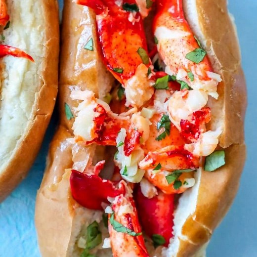 Naked Butter Lobster Roll