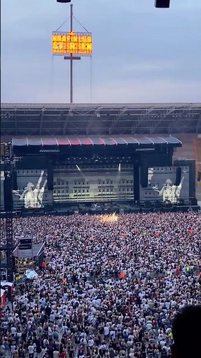 Kraftklub mit "Zeit aus dem Fenster" live in Dresden, Rudolf-Harbig-Stadion