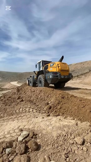 Liebherr 566 loder Opr.Hakan köse #liebherr #loader #fypviralシ #machinery | Operatörler Mekanı