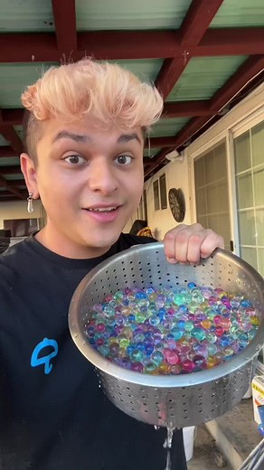 Magic Aquarium Water Experiment with Growing Creatures