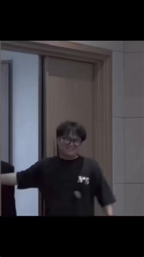 Hwasa's Emotional Performance of 'Maria'