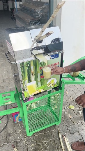 இந்த சின்ன Machine இவ்வளவு Fast-ஆ Juice எடுக்குமா?😲Sugarcane Juice Made Simple with Smart Juicing