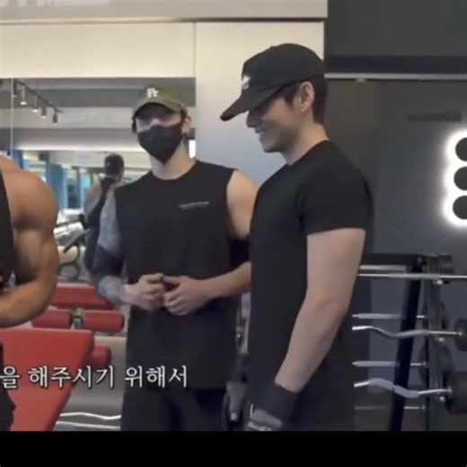 tae and jk touching there gym trainer touching body.....🥹😂#taekook #btsforever #foryou #fypシ゚viral