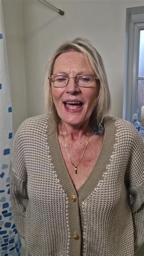 ) Tried this probiotic mouthwash today and honestly… why is it actually decent? It’s alcohol-free, non-abrasive, gentle on sensitive teeth and gums, and the fruit flavour hits different. Tear it, swish it, spit it out — easy for mornings, nights or after food. Proper pocket-friendly little sachets too #TikTokMadeMeBuyIt #FreshBreathCheck #UKFinds #DailyEssentials #BlackFriday probiotic mouthwash fruit flavour gentle formula alcohol free non abrasive sensitive teeth sachet travel friendly rinse