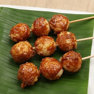 1.1M views · 2.6K reactions | How To Make Carioca Balls. This Merienda Recipe is made of Glutinous Rice Flour, Desiccated Coconut and Coconut Milk Form/Shaped into a Ball then Deep Fried. Glazed or Coated with Caramelized Brown Sugar a Perfect Filipino Merienda. Ingredients: 2 Cups Glutinous Rice Flour 1 Cup Coconut Milk 1 Cup Desiccated Coconut 1 Cup Brown Sugar Sticks/Skewers #Cariocaballs #howtomakecariocaballs #carioca | FriendCheap Menu | Facebook