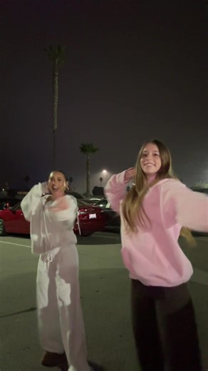 Lush life? More like golf life! ⛳️ #lushlife #zaralarsson #dance #duo #cleoandza