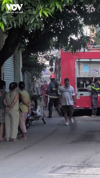 4-Story Boarding House Fire in Ho Chi Minh City, Many Escape via Balcony | VOV