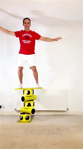 Sara circus.family on TikTok