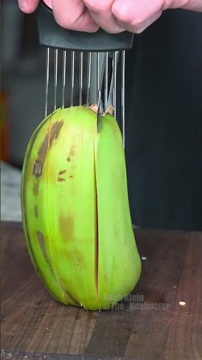 Faster way to slice a banana #Satisfying #lifehack #food
