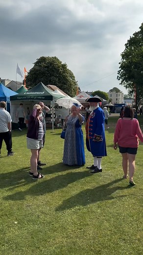 🍰 DAWLISH EAT FESTIVAL 🍕 It’s a beautiful day to enjoy the EAT festival on Dawlish Lawn today! #dawlish #dawlishwarren #eatfestival #foodie #dawlishanddawlishwarren #thingstodoindevon #foodfestival #foodporn #tastytreats #visitsouthdevon | Pilchard Cottage Dawlish