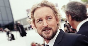 Owen Wilson Talks Reading Only Good Reviews and More in ‘SNL' Monologue