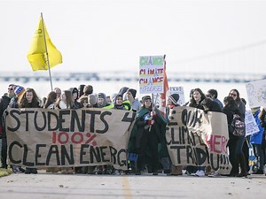 Climate change march draws crowd to riverfront on eve of world summit
