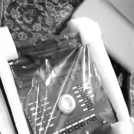 📦 Unboxing Avid Dock 📷 instagr.am/imanmusicestudio ▶️ avid.com/pro-tools #unboxing #aviddock #box #musicproduction #controlsurface #eucon #protools #avid | Avid Pro Tools