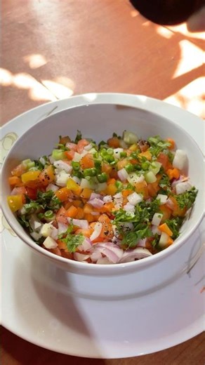 Fresh and delicious just the way I like it 🥗💚 Vegetable salad recipe || Healthy salad #shorts