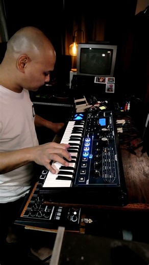 Slow build up! 🐌 #kurdapyo #synth #synthesizermusic