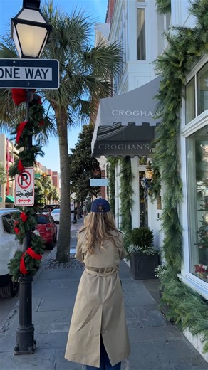 Charlotte, NC Realtor | Zipporah Poznyur on Instagram: "The deals are DEALIN ….👏🏻 I always thought my husband and I were extra special for buying all of our houses in the fall/winter market (when the market usually slows down) but now I’ve let in all my buyers on the same secret… And the timing couldn’t be better. Why? 2025 saw our previously hot sellers market slowly and then suddenly transition into a buyers market.. and now my buyers are scoring at every turn 🔥 It sure does help that inter