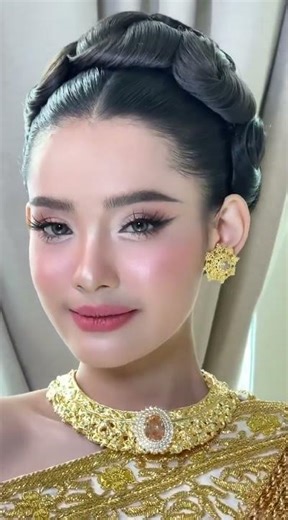 So beautiful bride កូនក្រមុំស្អាតណាស់🤭 #marry #wedding #makeup #beautiful