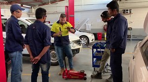 AURTTK002 - Introduction to tools in the automotive training workshop