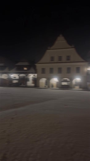 Ten moment, gdy przecierasz nocą szlak przez Rynek po świeżym, niezadeptanym śniegu 🤩💃😎 | Z Dominiką po Kazimierzu