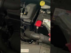 Wie man die Batteriekabel auf dem Citroën C3 positioniert.