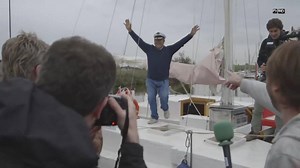 El Foraster i en Quim Masferrer per la seva curiositat, sentit de l'humor, i la seva empatia avui s'endurà un dels cavallets del Premios #Ondas16 que a partir d'ara viatjarà amb la pick up pels poblets de menys de 1.000 habitants… I, dissabte a la nit a TV3 podrem veure una de les millors històries, un premi, un regal inesperat!!!! No us podeu perdre Les històries d' El Foraster! | El Foraster