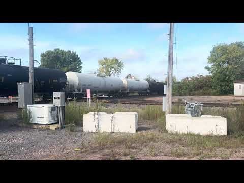 CN3422 AC44C6M leading M346 . Trailing Units CSX7018 CM44AC & CN2894 ES44AC helps Pull/Push M346.