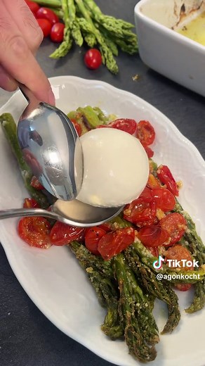 Grüner Spargel aus dem Ofen mit Burrata Rezept